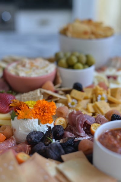 How to Build a Summer Cheeseboard