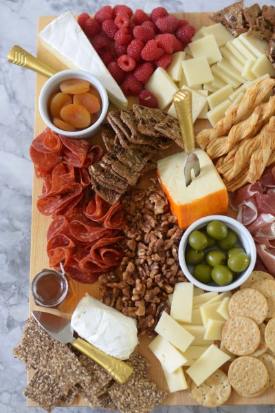 How to Build an Impressive Cheese Plate