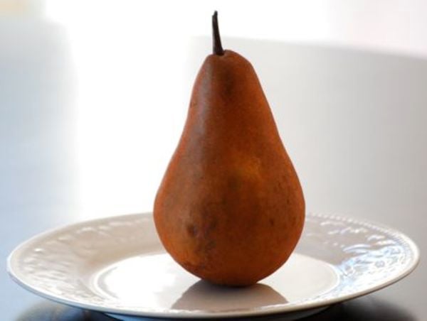 Merlot-Poached Pears with Cinnamon and Lemon